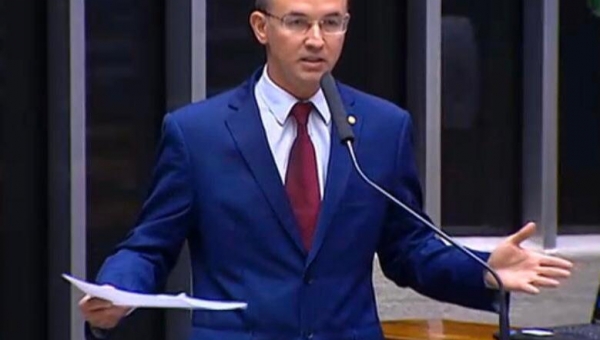 Emenda de Leo de Brito garante construção de quadra poliesportiva em escola de Feijó